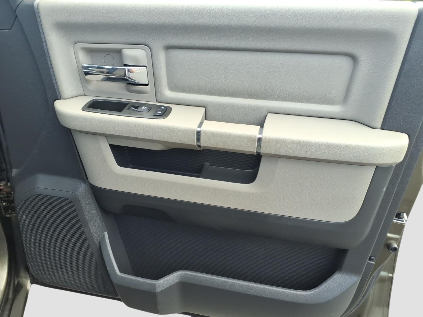 2012 RAM 1500 4WD CREW CAB 140.5 BIG H