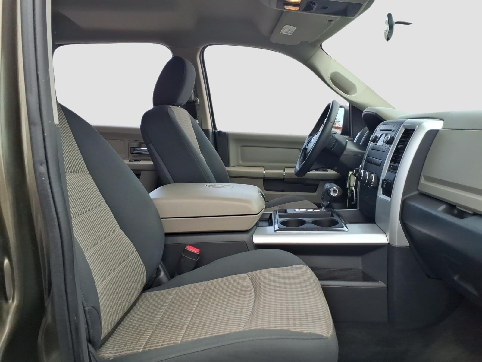 2012 RAM 1500 4WD CREW CAB 140.5 BIG H