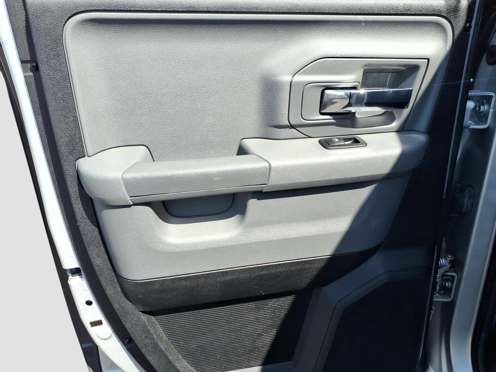 2014 RAM 1500 4WD QUAD CAB 140.5 BIG H