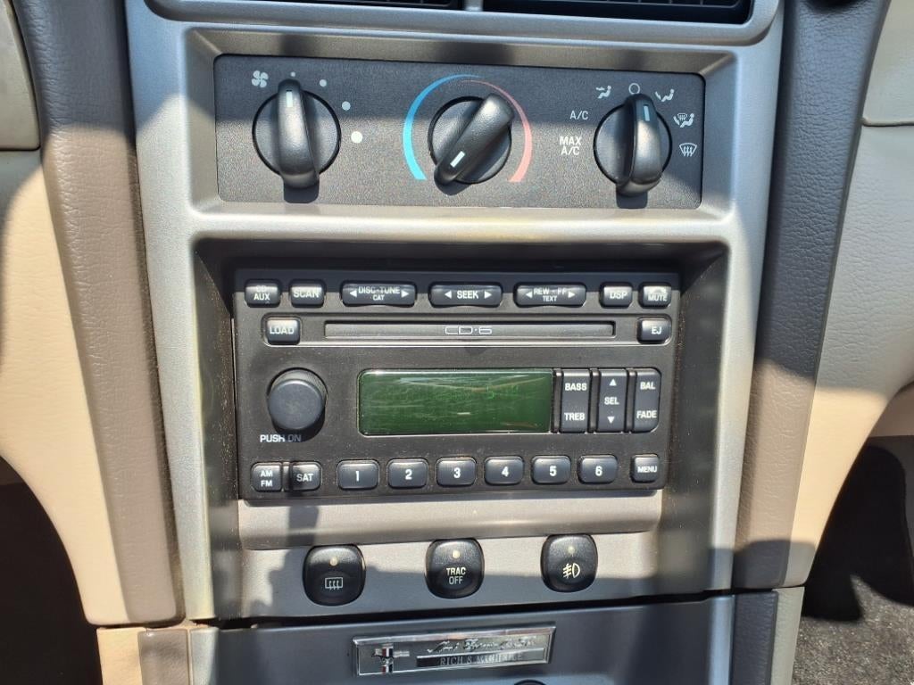 2004 Ford Mustang GT Deluxe