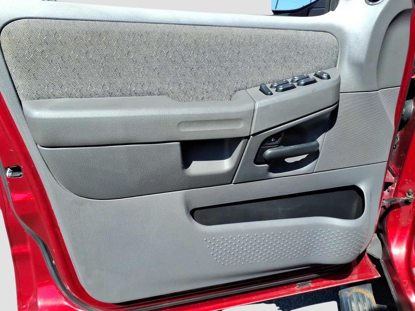 2005 Ford Explorer XLS