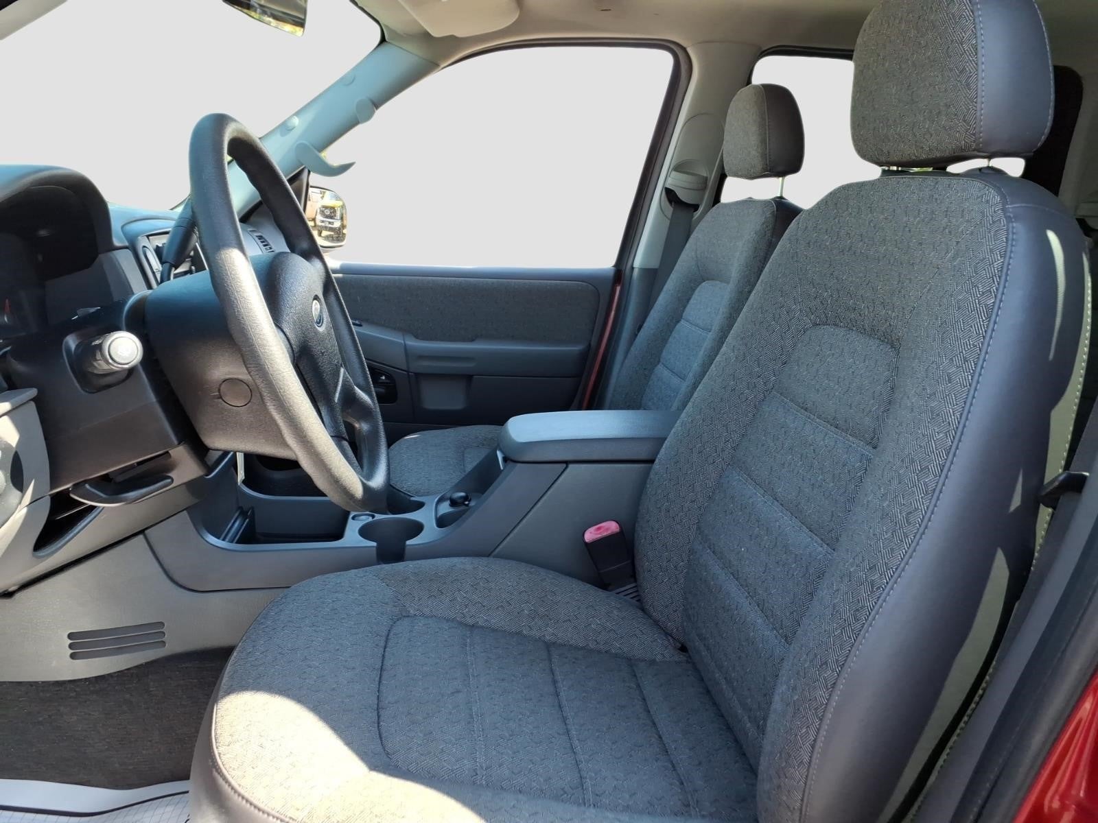 2005 Ford Explorer XLS