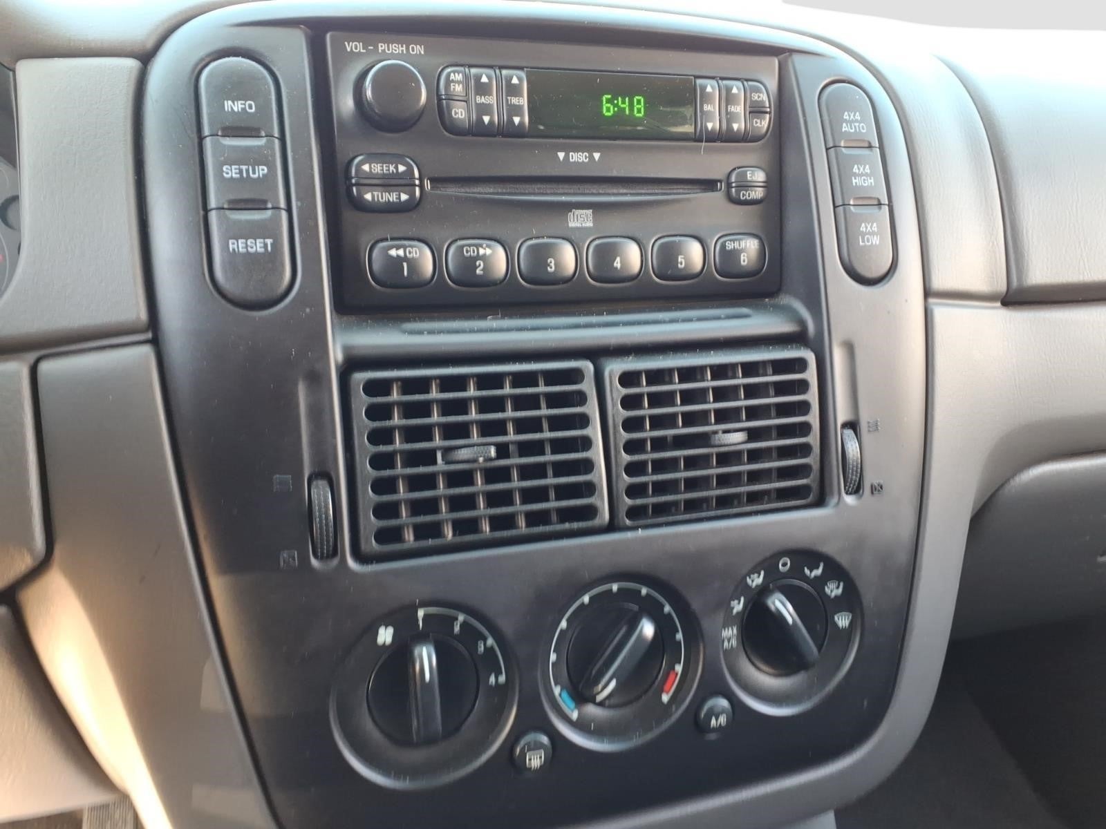2005 Ford Explorer XLS