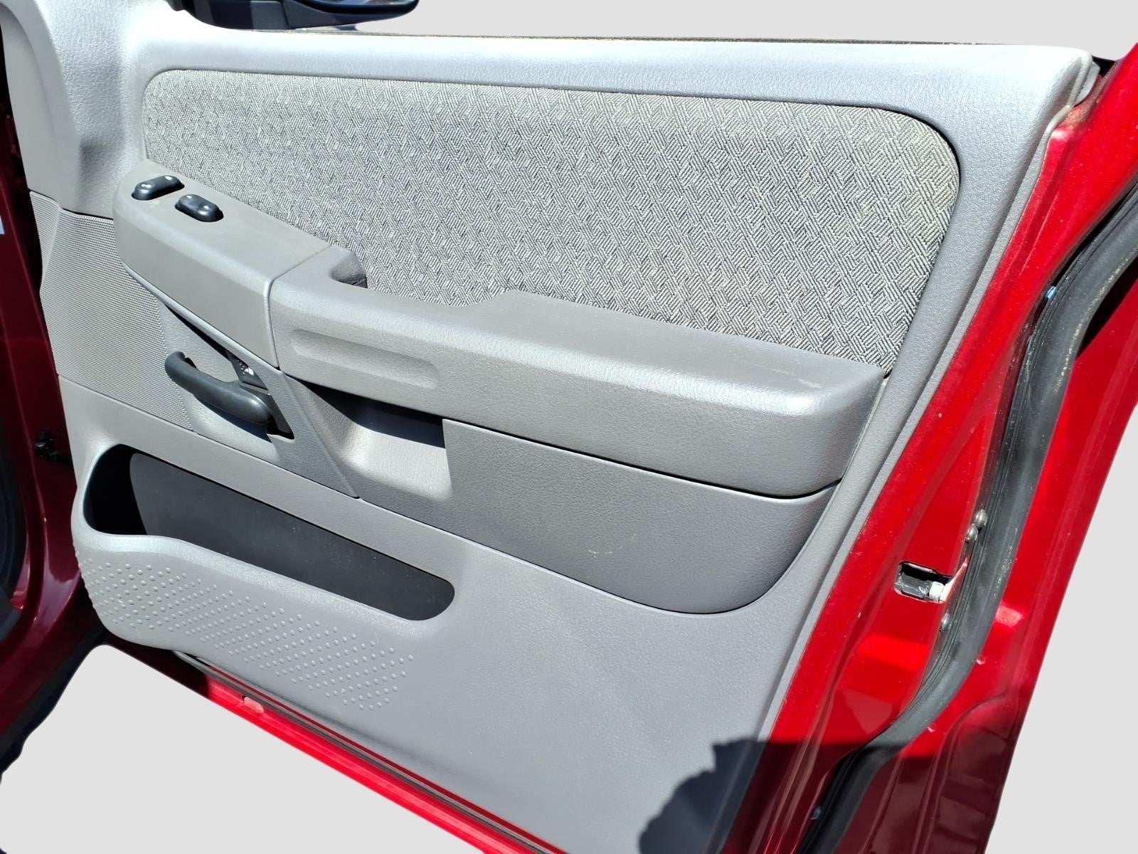 2005 Ford Explorer XLS