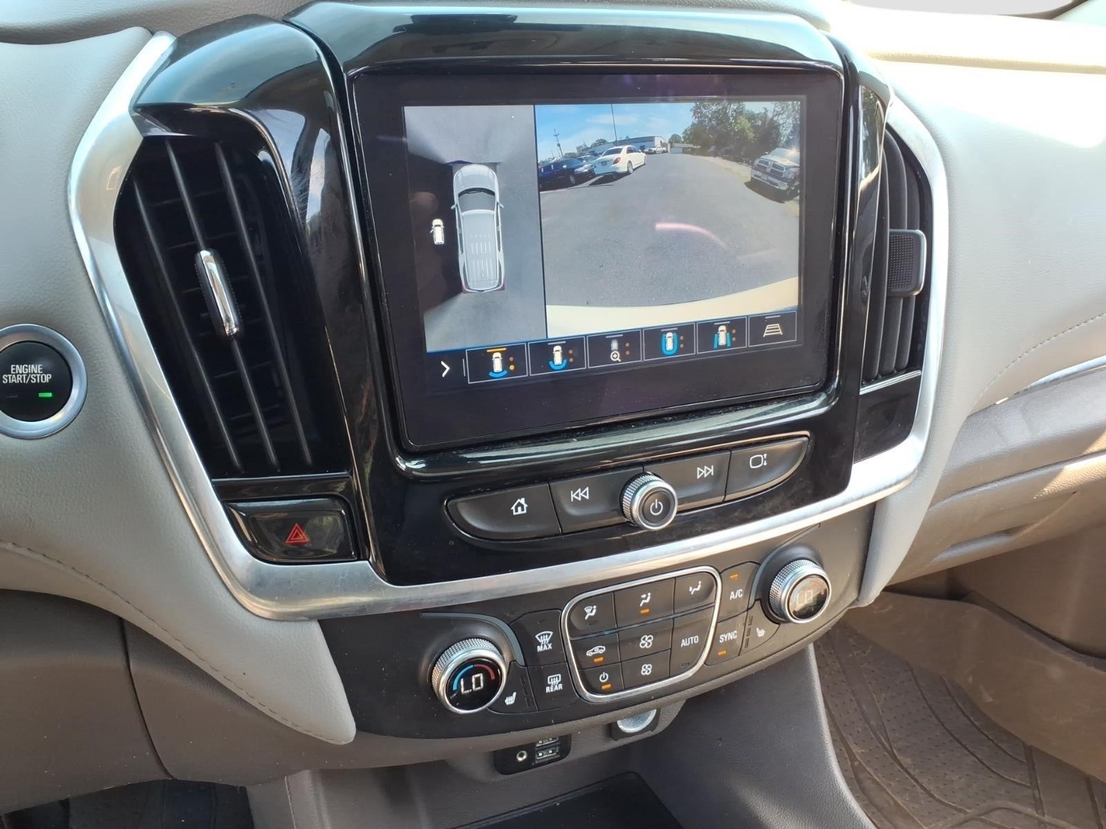2021 Chevrolet Traverse LT Leather