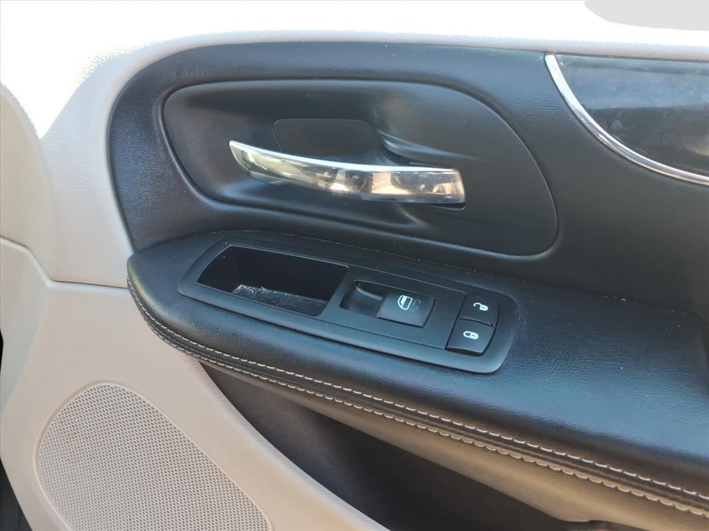 2011 Chrysler Town and Country Touring