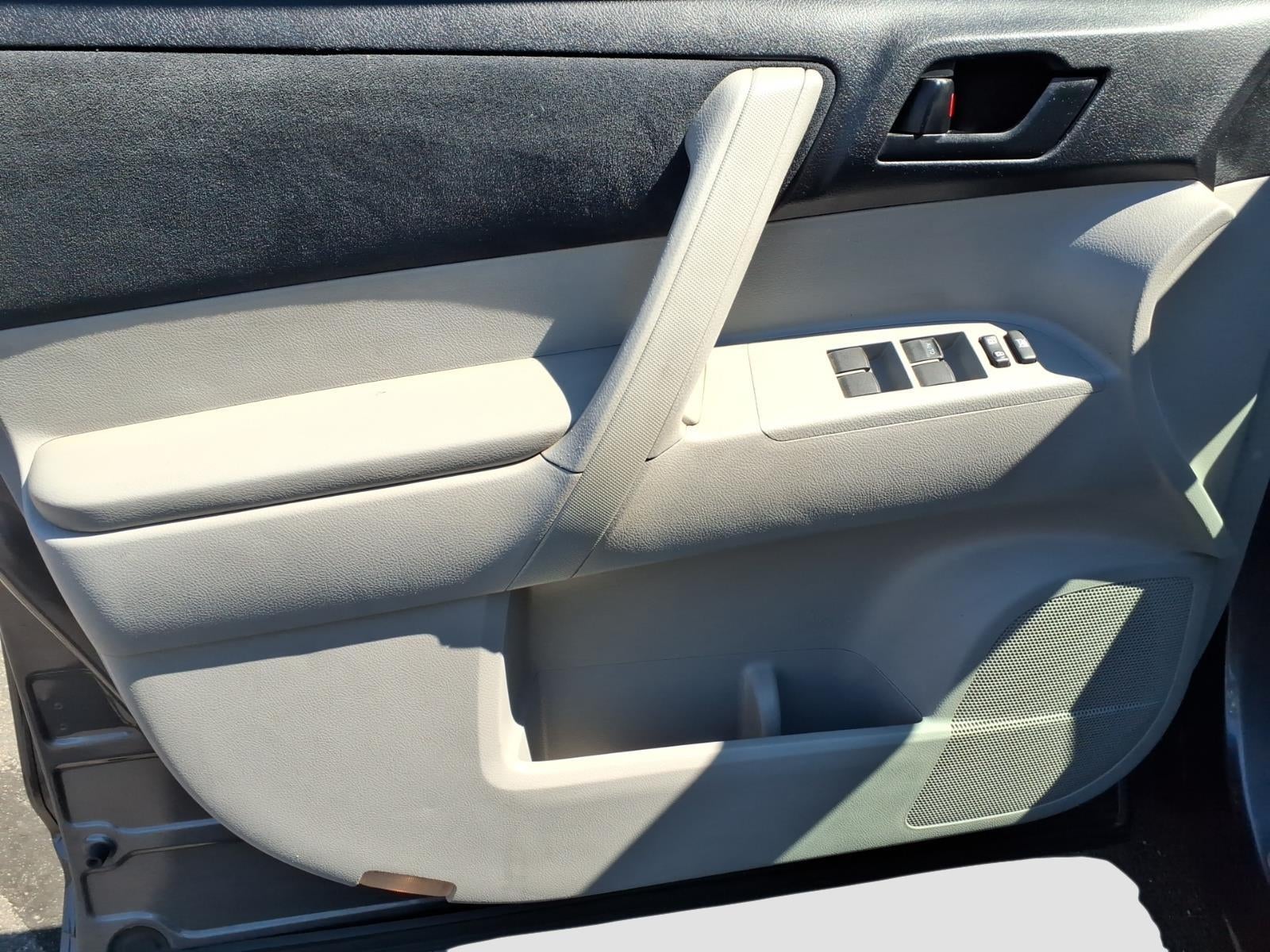 2012 Toyota Highlander Base