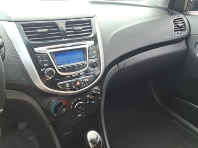 2013 Hyundai ACCENT SE