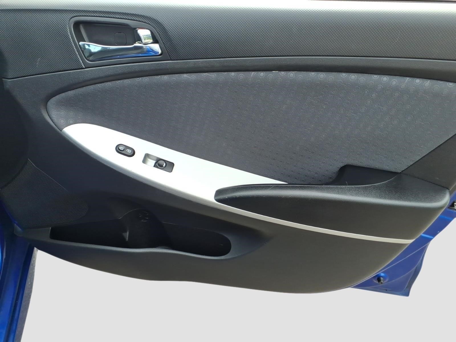 2013 Hyundai ACCENT SE