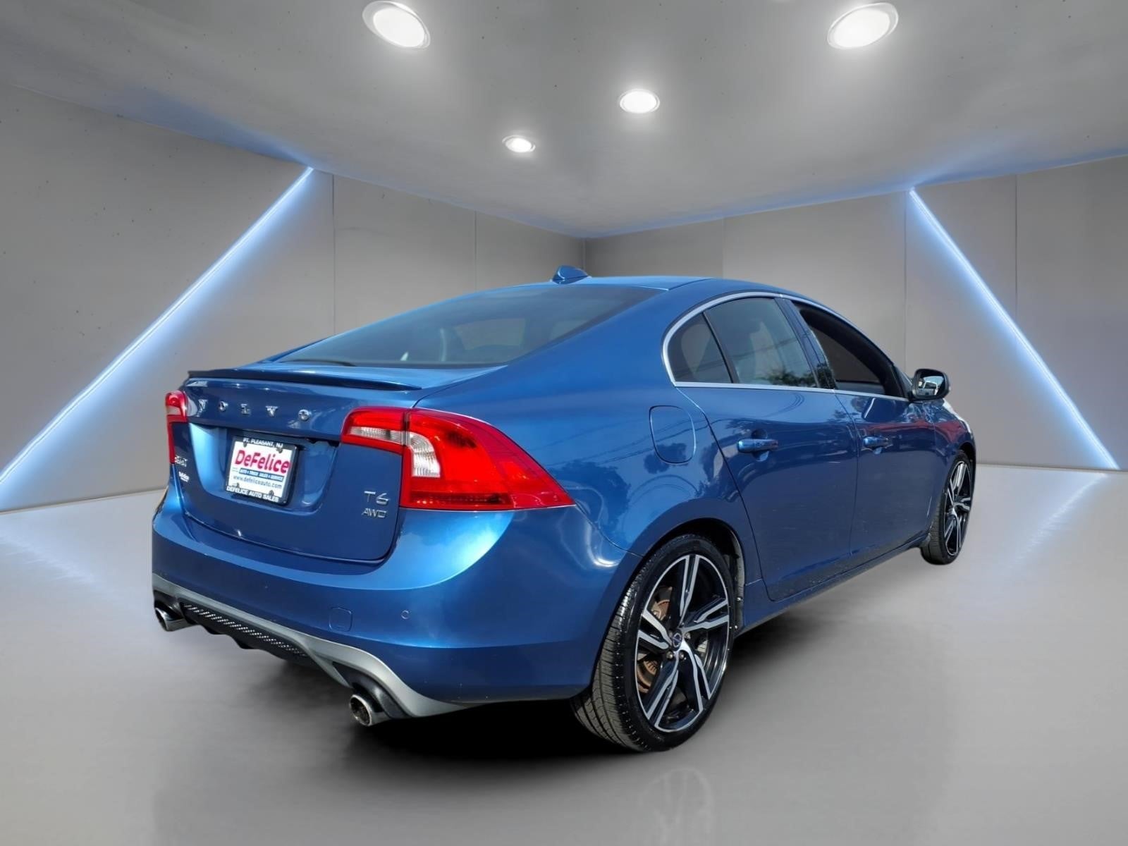 2017 Volvo S60 T6 R-Design Platinum