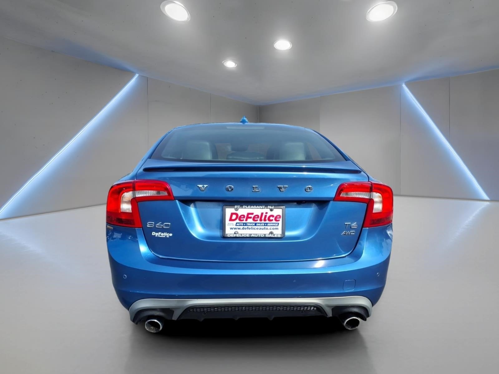 2017 Volvo S60 T6 R-Design Platinum
